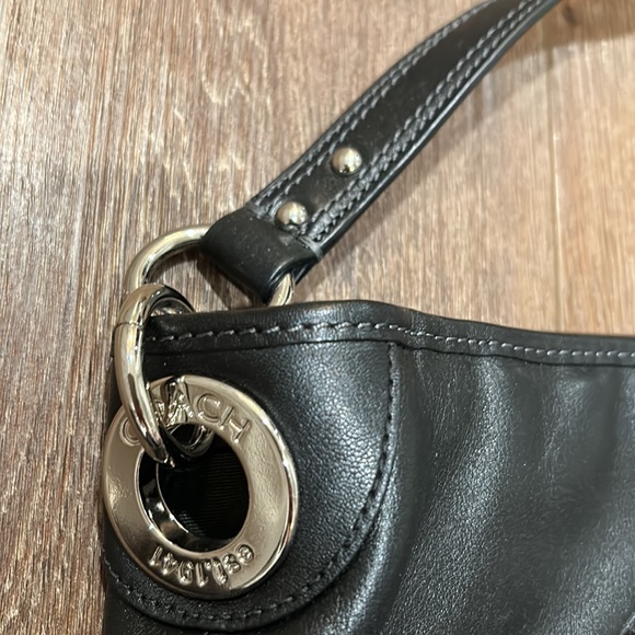Women’s black leather coach handbag - Picture 4 of 10